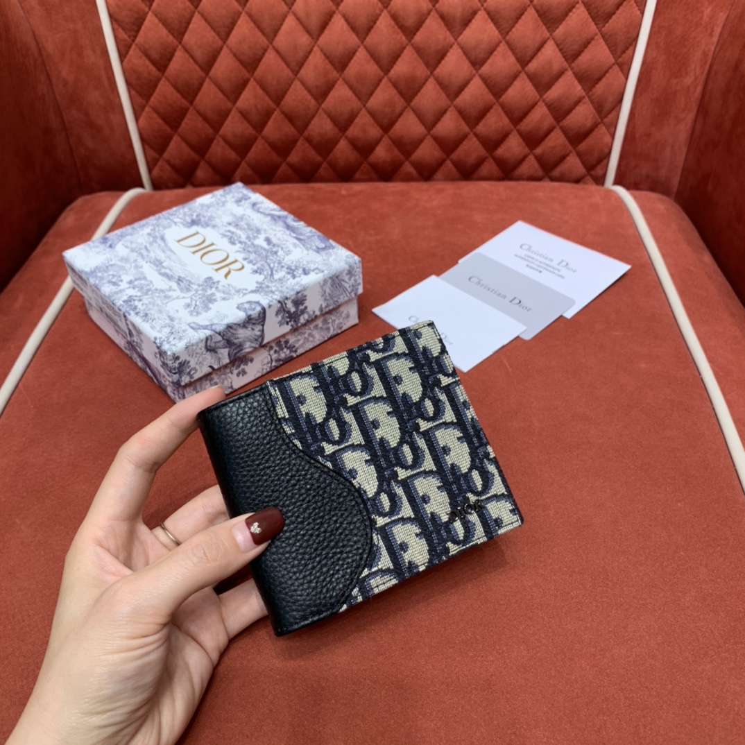 D. 오블리크 자카드 새들 반지갑