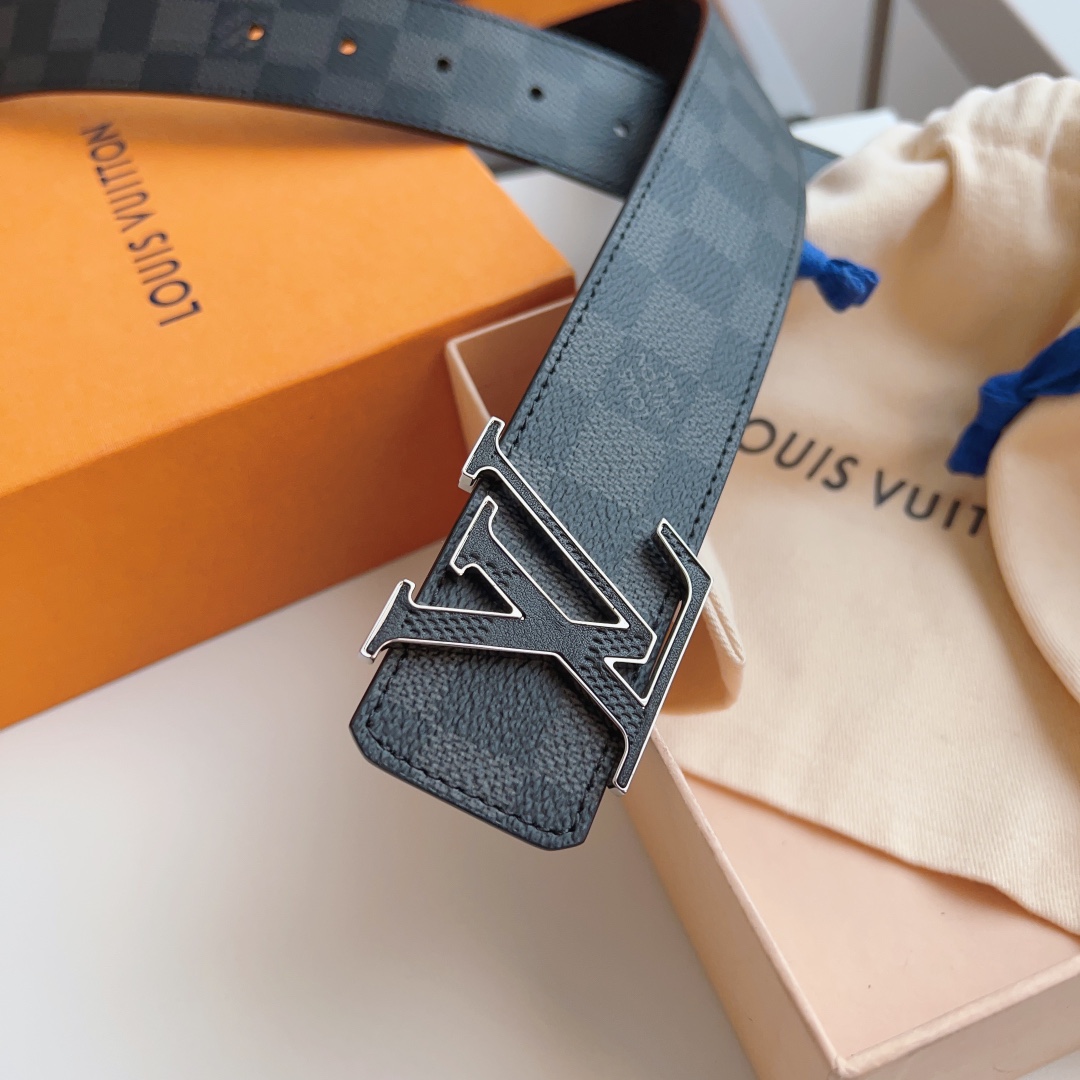 루이비통 LV 이니셜 리버서블 벨트 M0668 3컬러 4cm