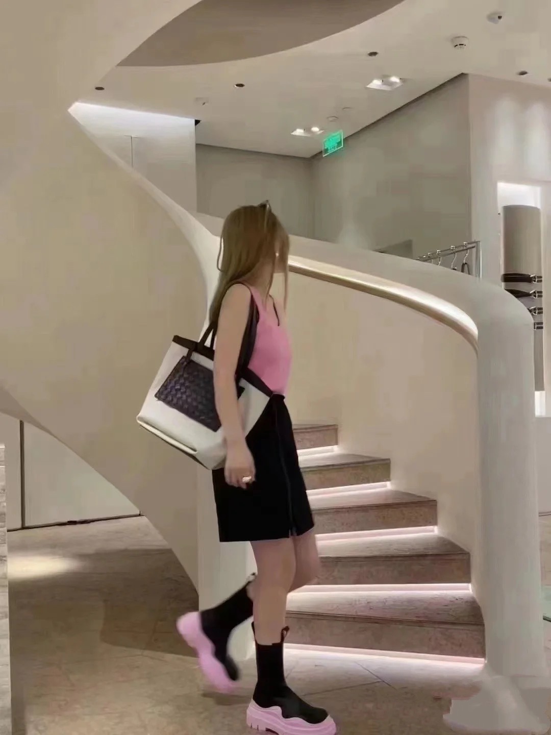 보테가 라지 플립플랩 토트백