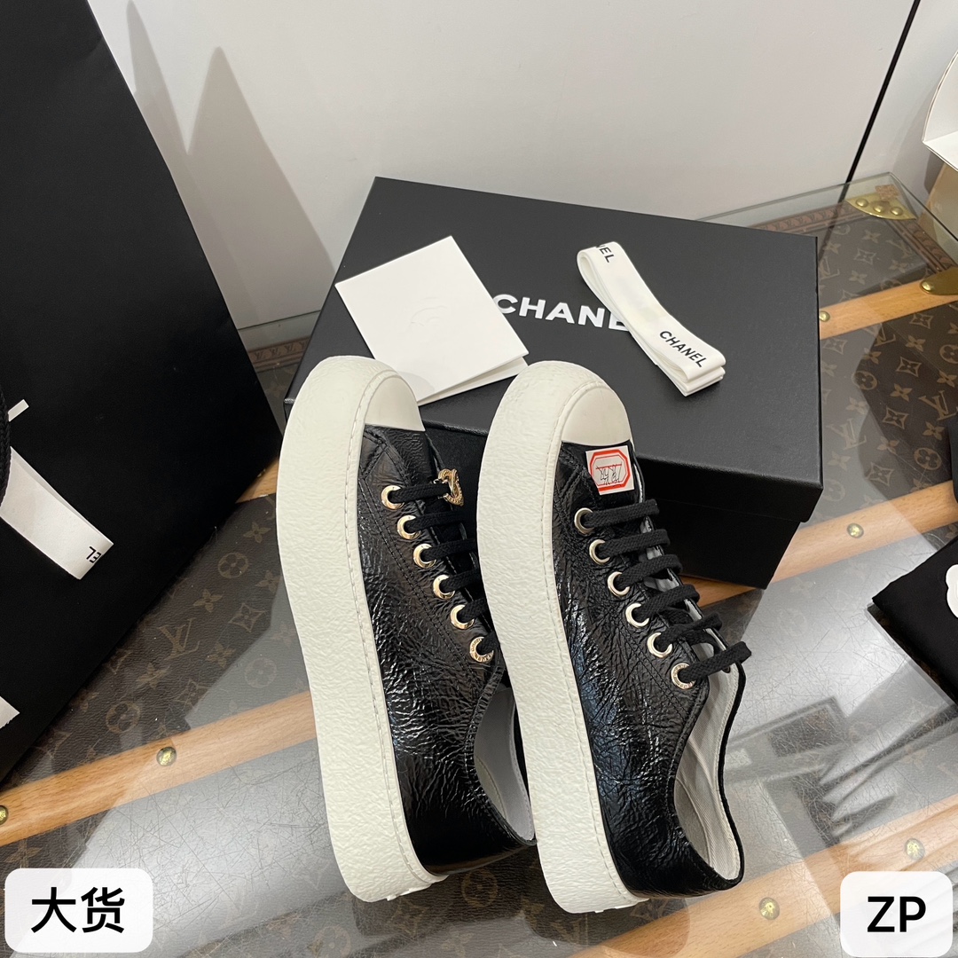 [DXJ] ㅅ*넬 CC로고 에나멜 스니커즈 블랙 3.5cm