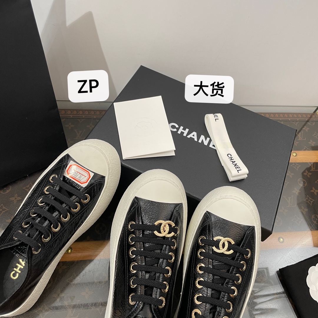 [DXJ] ㅅ*넬 CC로고 에나멜 스니커즈 블랙 3.5cm